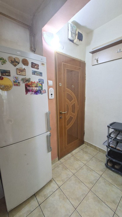 Apartament de 2 camere et.1 zona Piață Razboeni