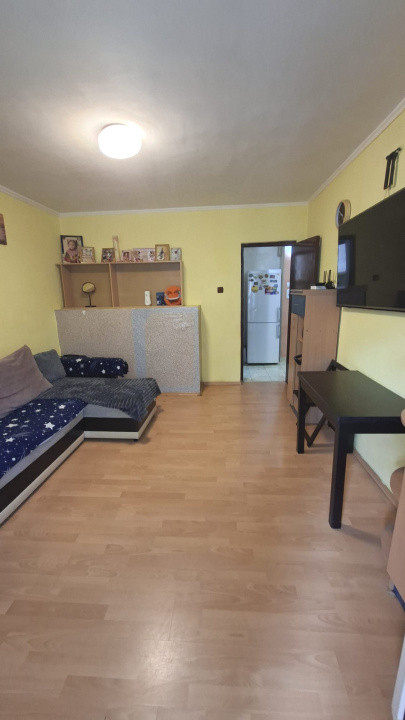 Apartament de 2 camere et.1 zona Piață Razboeni