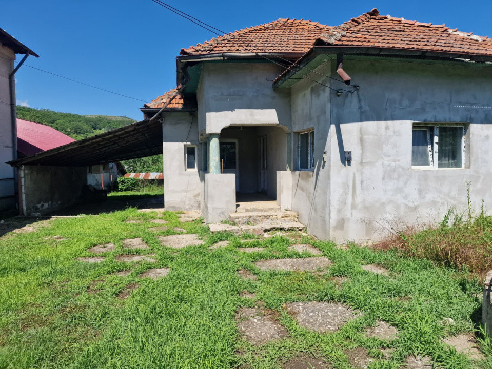 Casă cărămidă 4 camere + anexe - Călinești - Vrănești, Argeș