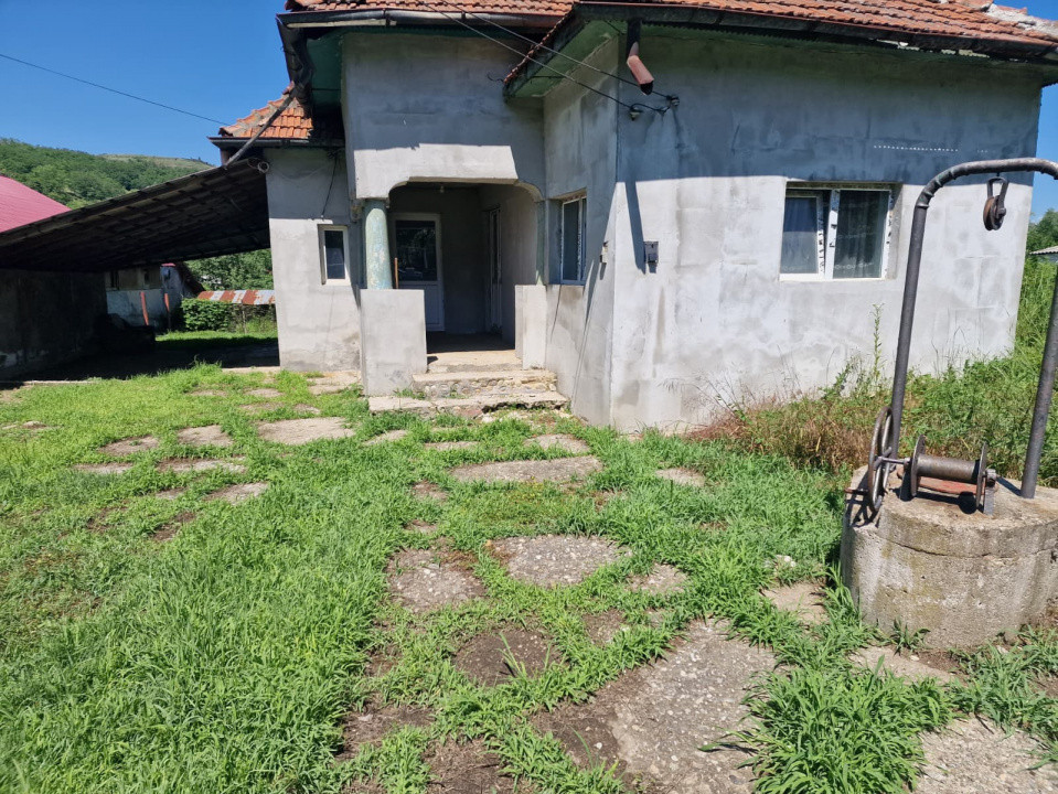 Casă cărămidă 4 camere + anexe - Călinești - Vrănești, Argeș