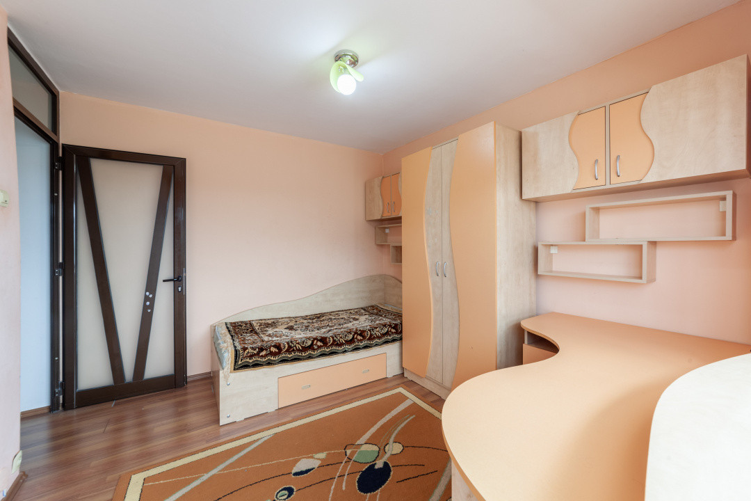 APARTAMENT DECOMANDAT - TRIVALE - ETAJ INTERMEDIAR
