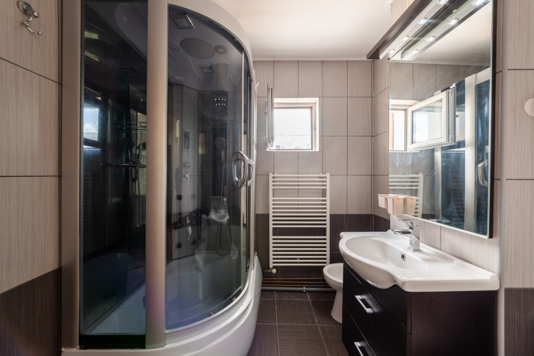 APARTAMENT DECOMANDAT - TRIVALE - ETAJ INTERMEDIAR