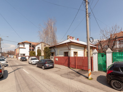 Casa cu potential/ zona Sf Vineri/ 126 mp teren/ Regim urbanistic avantajos