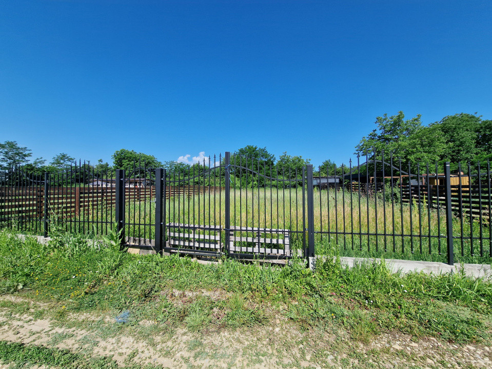 Teren intravilan la intrare in Calinesti!
