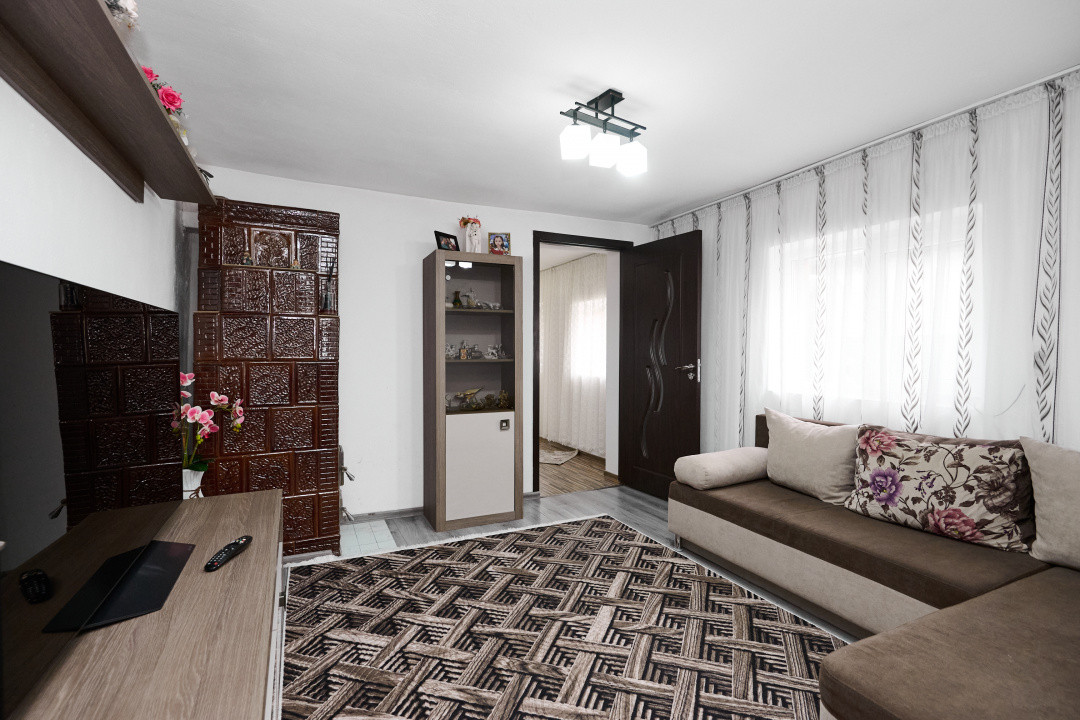 Casa  + anexa în Com.  Petresti, Sat Gherghesti - Dambovița