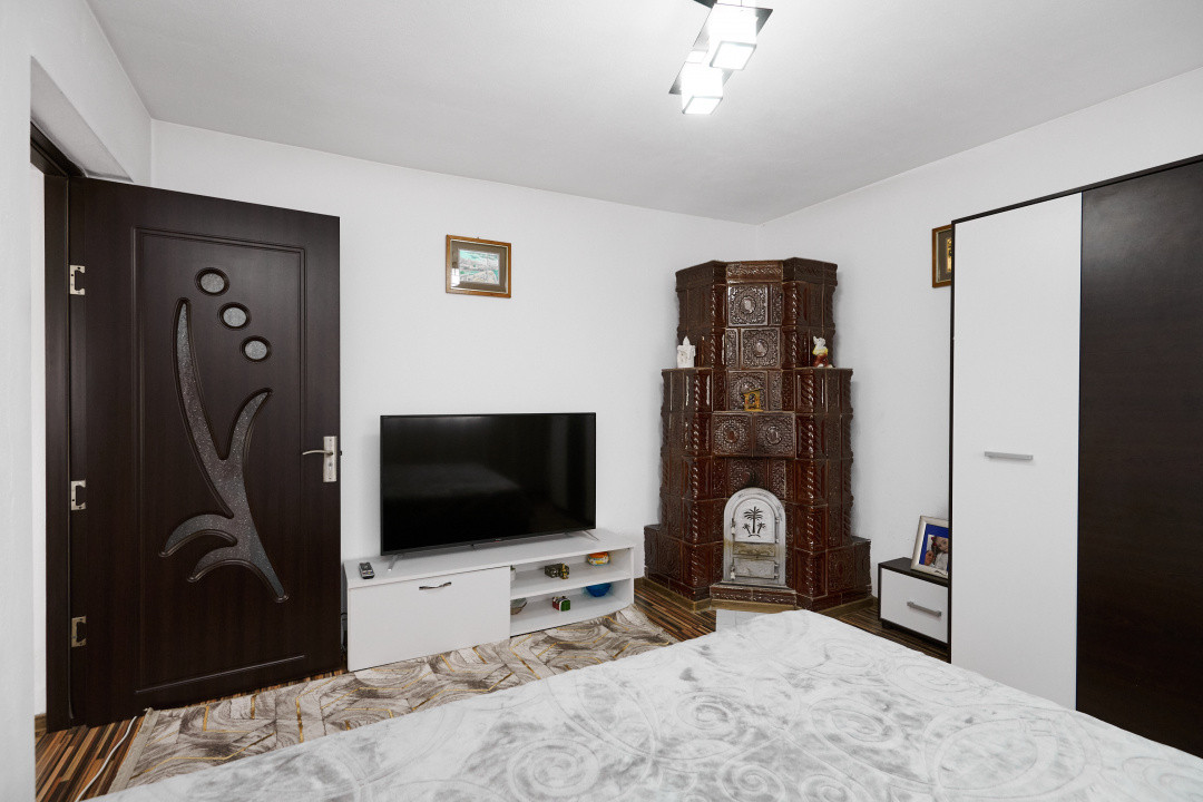 Casa  + anexa în Com.  Petresti, Sat Gherghesti - Dambovița