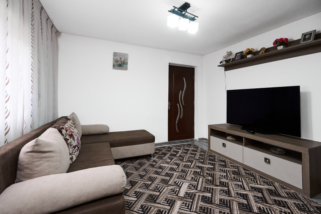 Casa  + anexa în Com.  Petresti, Sat Gherghesti - Dambovița