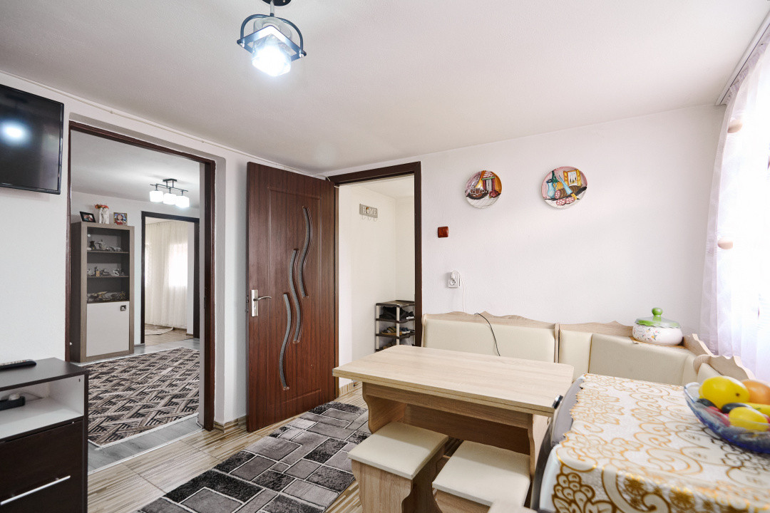 Casa  + anexa în Com.  Petresti, Sat Gherghesti - Dambovița