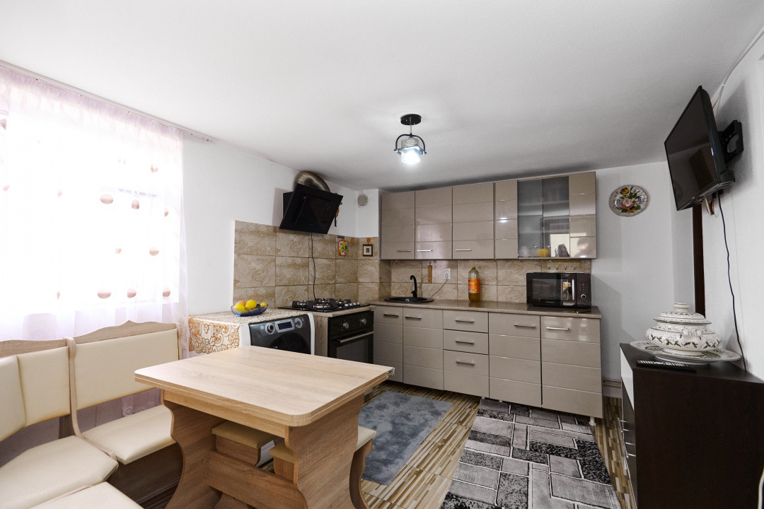 Casa  + anexa în Com.  Petresti, Sat Gherghesti - Dambovița