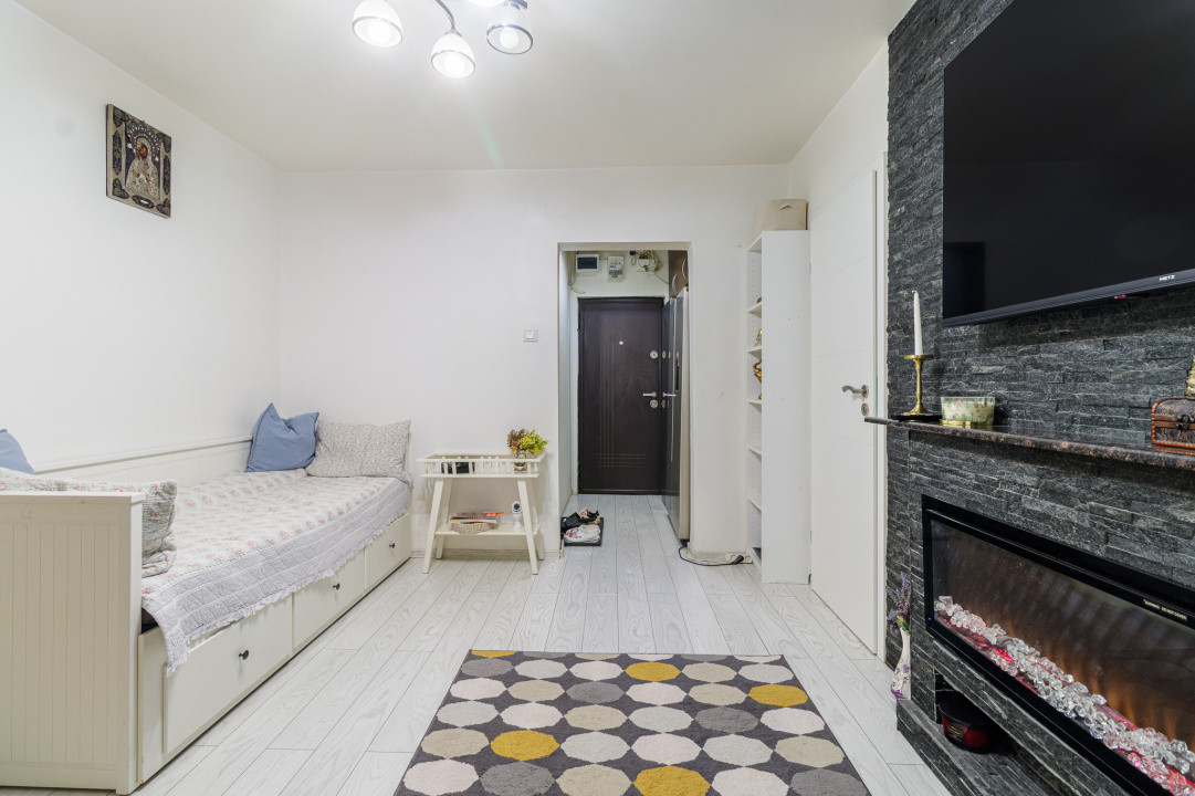 2 camere, mobilat, renovat cu boxă si loc de parcare, et 4/10