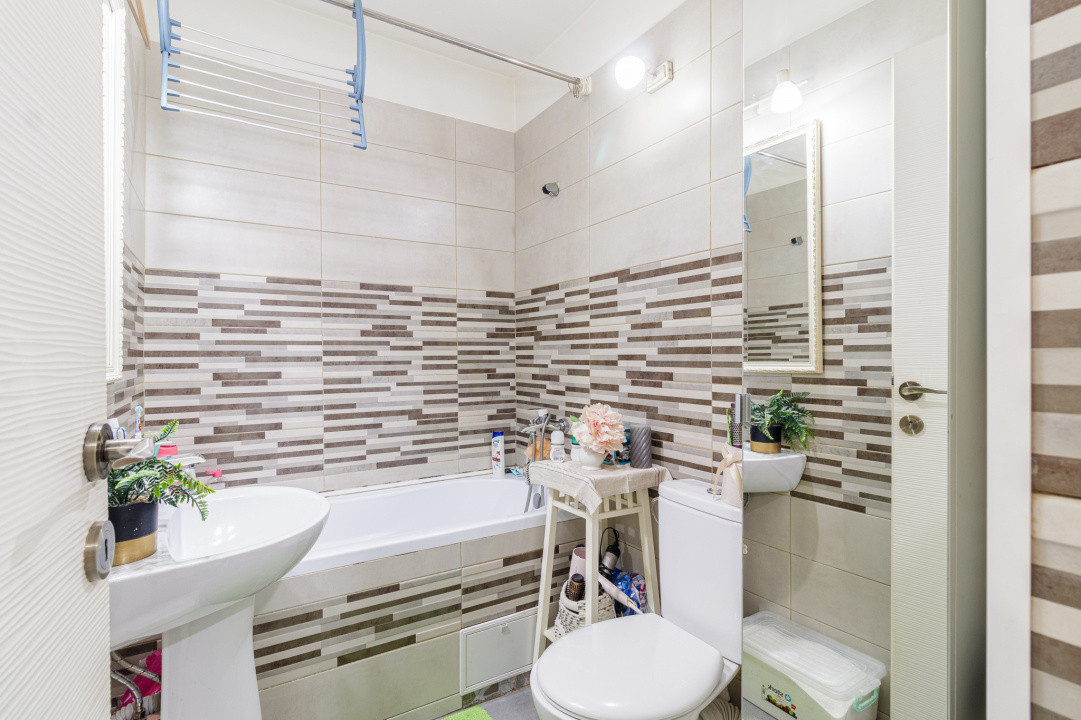 2 camere, mobilat, renovat cu boxă si loc de parcare, et 4/10