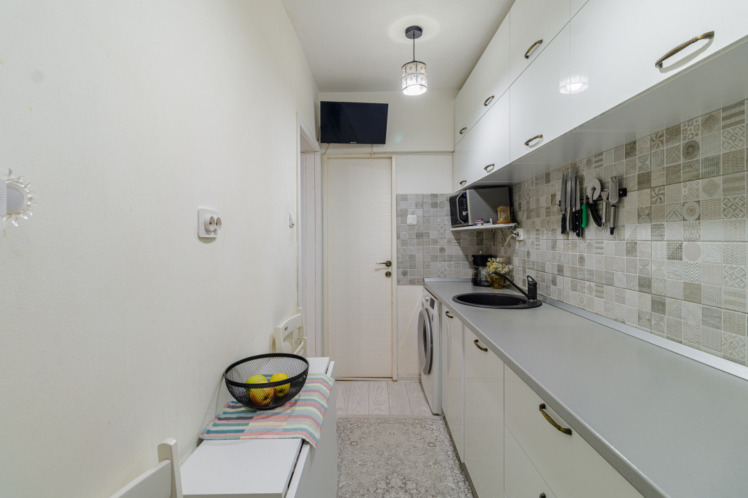 2 camere, mobilat, renovat cu boxă si loc de parcare, et 4/10