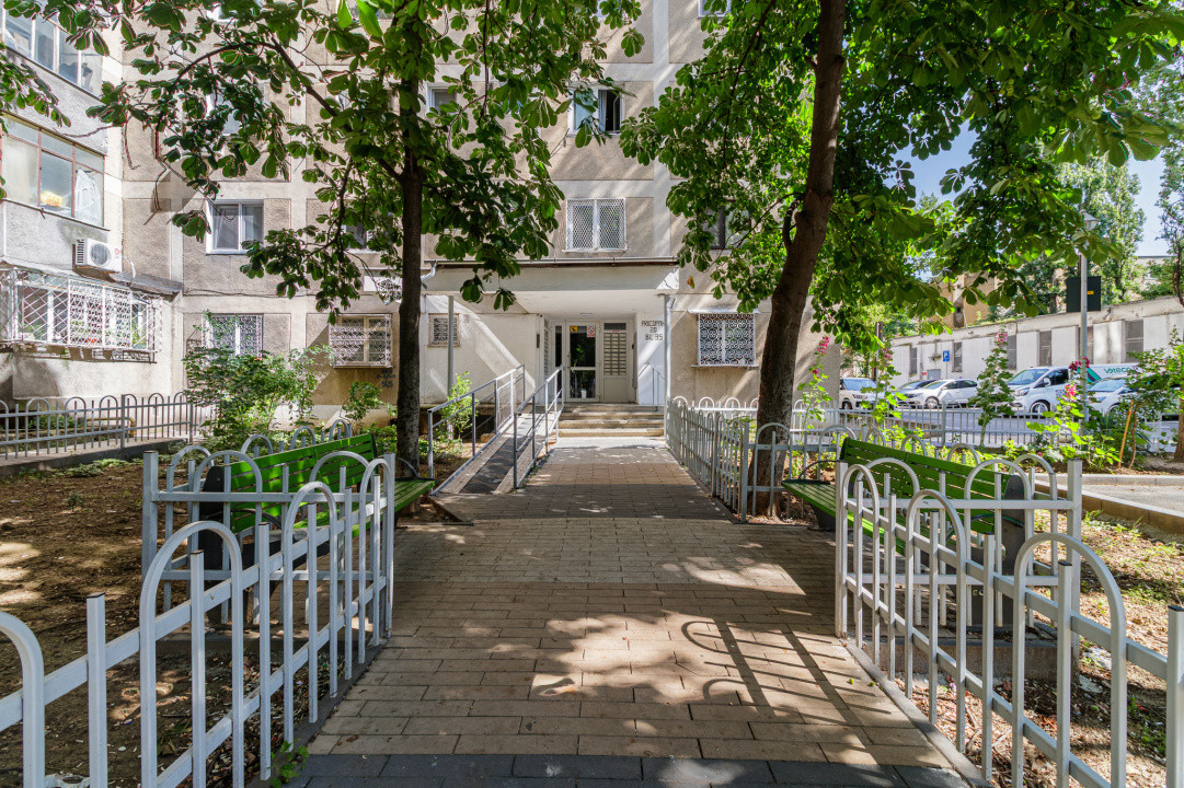 2 camere, mobilat, renovat cu boxă si loc de parcare, et 4/10
