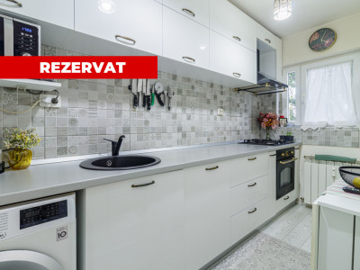 2 camere, mobilat, renovat cu boxă si loc de parcare, et 4/10