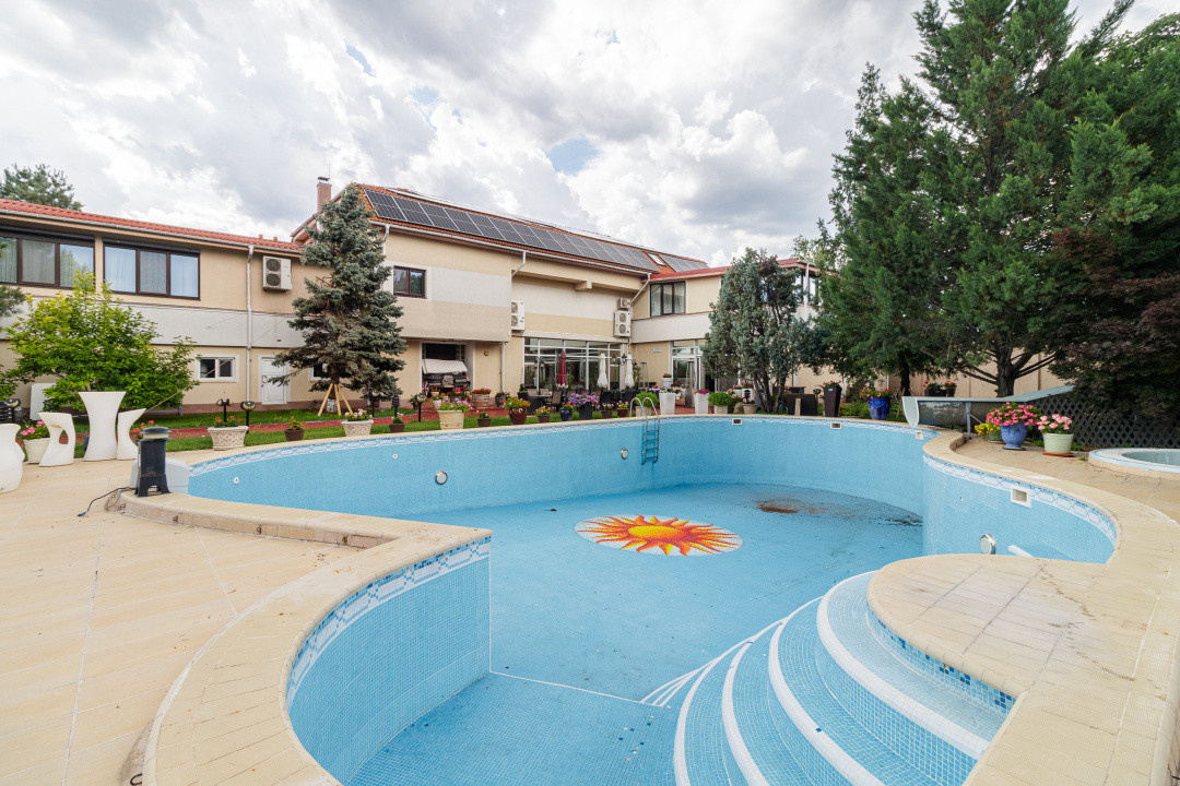 Resedinta premium - Piscina | Teren de tenis | Teren 4000 mp