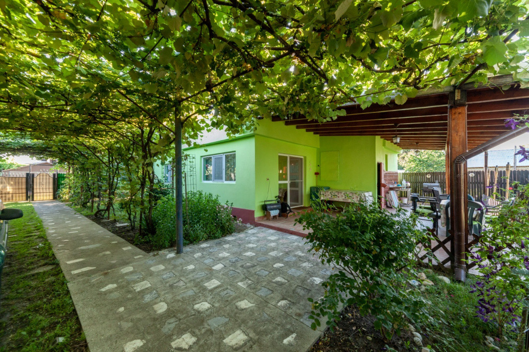 Casa vintage in Com. Uliești, Dambovița  cu  livadă generoasă și anexă