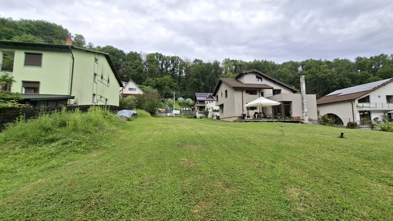Teren intravilan 1203 mp Bascov-Florea zona Superba