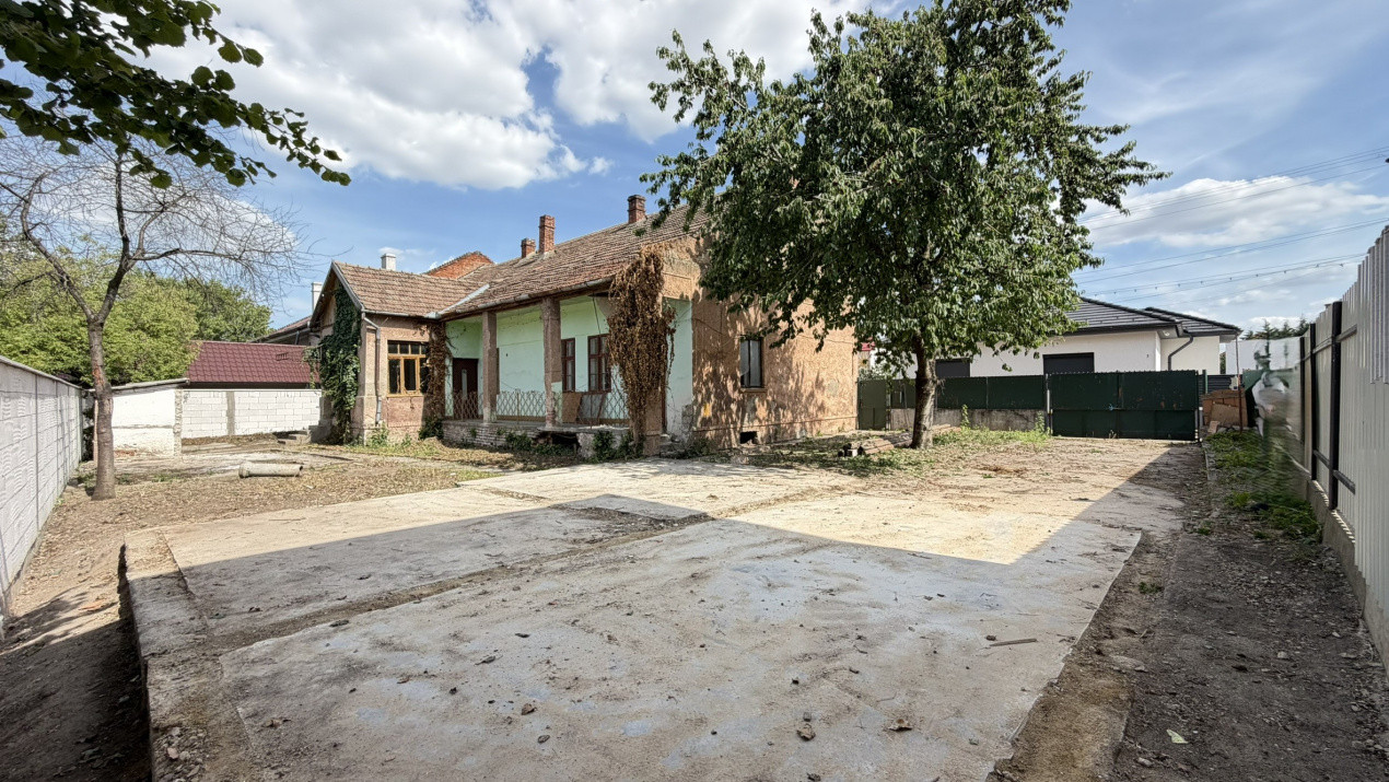 Casă de renovat cu teren 557 mp, central Str. Gh. Barițiu - Carei