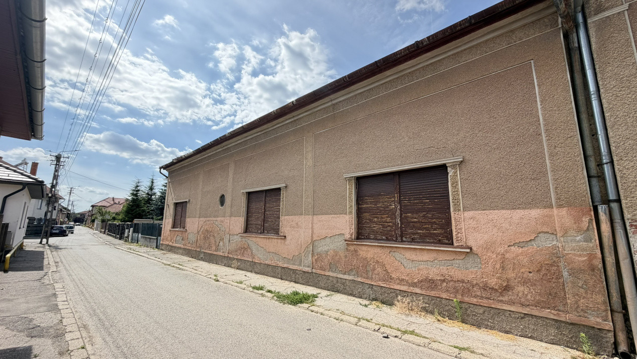 Casă de renovat cu teren 557 mp, central Str. Gh. Barițiu - Carei
