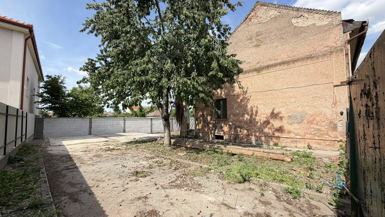 Casă de renovat cu teren 557 mp, central Str. Gh. Barițiu - Carei