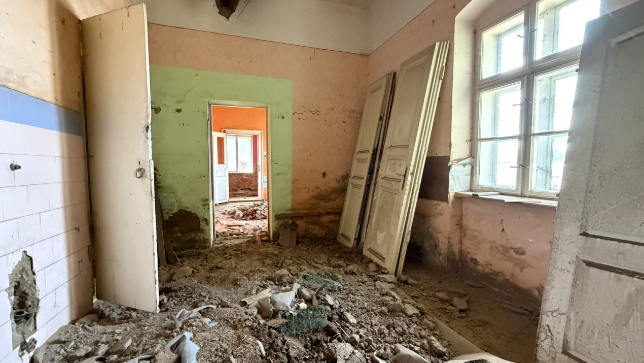 Casă de renovat cu teren 557 mp, central Str. Gh. Barițiu - Carei