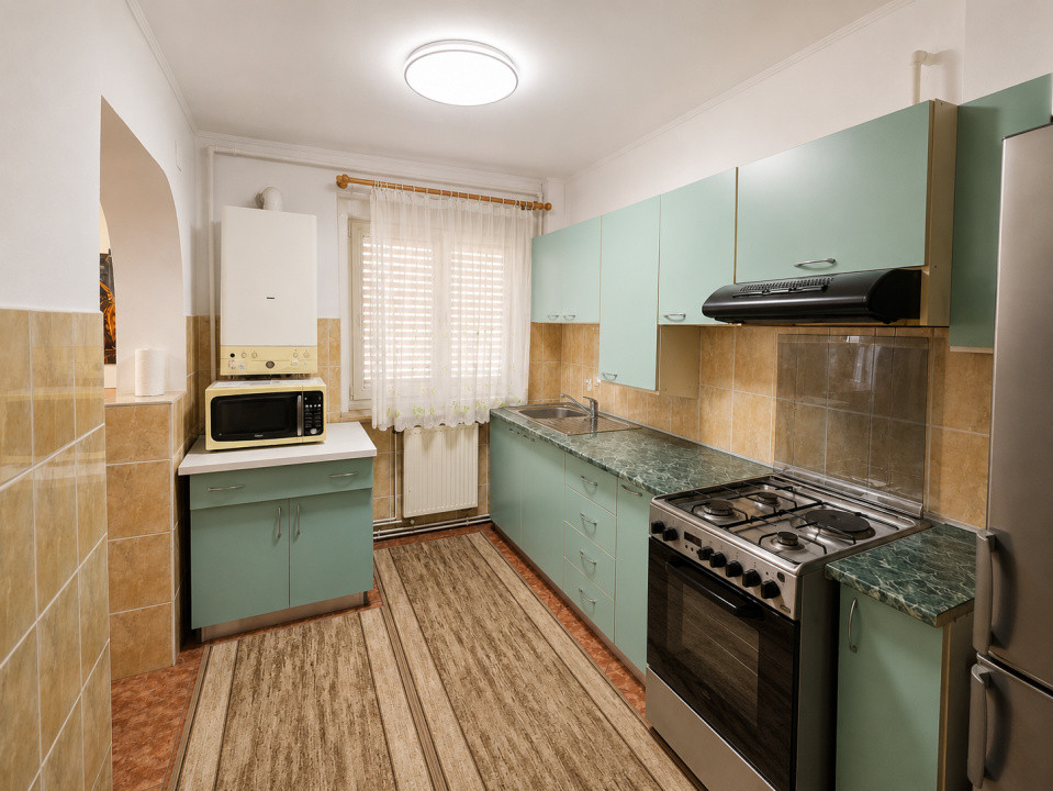 De vânzare apartament 3 camere Arinului