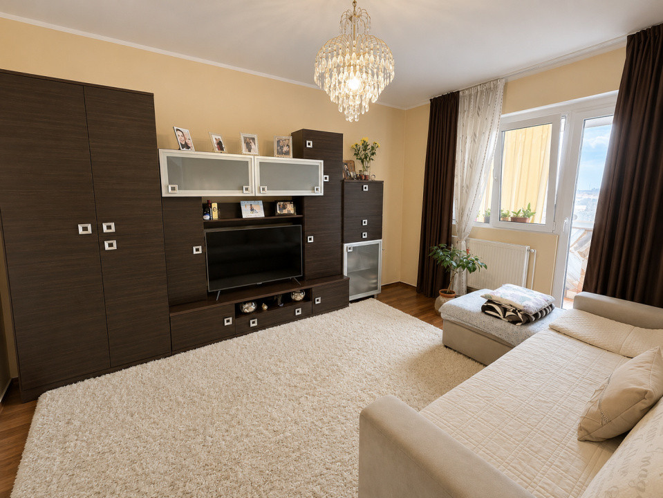 De vânzare apartament 3 camere Arinului