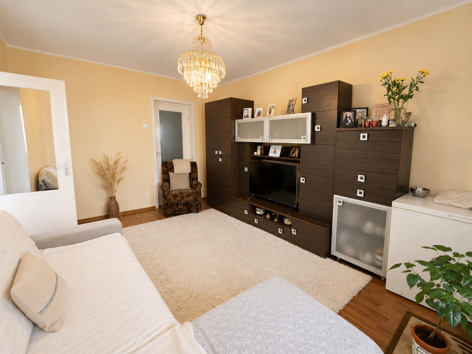 De vânzare apartament 3 camere Arinului