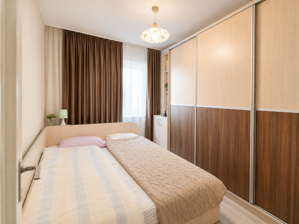 De vânzare apartament 3 camere Arinului