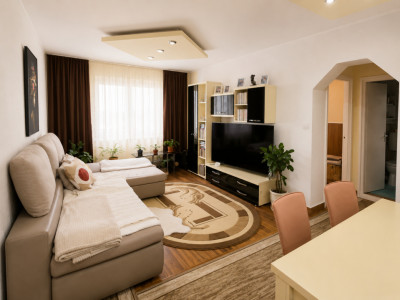 De vânzare apartament 3 camere Arinului