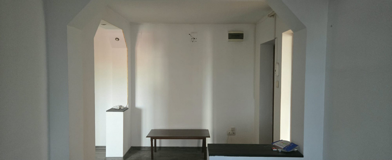 De vânzare apartament 2 camere decomandat | Zona 8 Mai