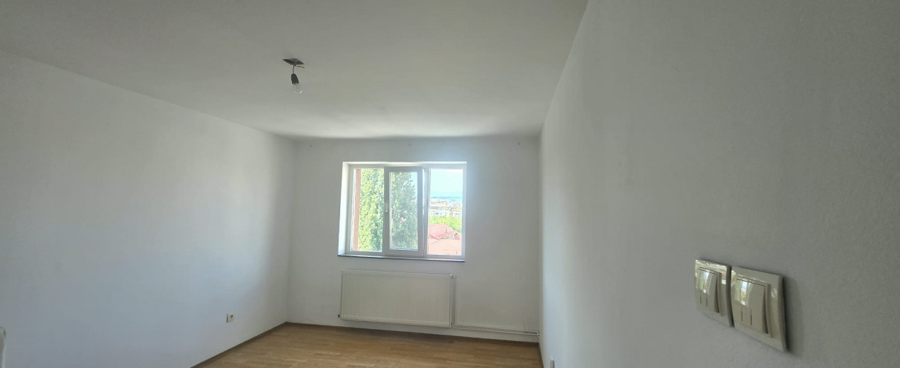 De vânzare apartament 2 camere decomandat | Zona 8 Mai