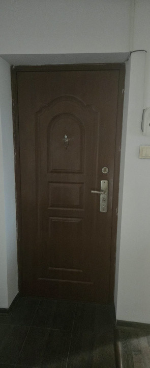 De vânzare apartament 2 camere decomandat | Zona 8 Mai