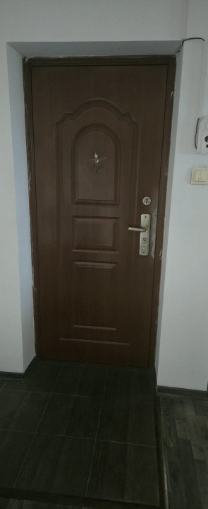 De vânzare apartament 2 camere decomandat | Zona 8 Mai