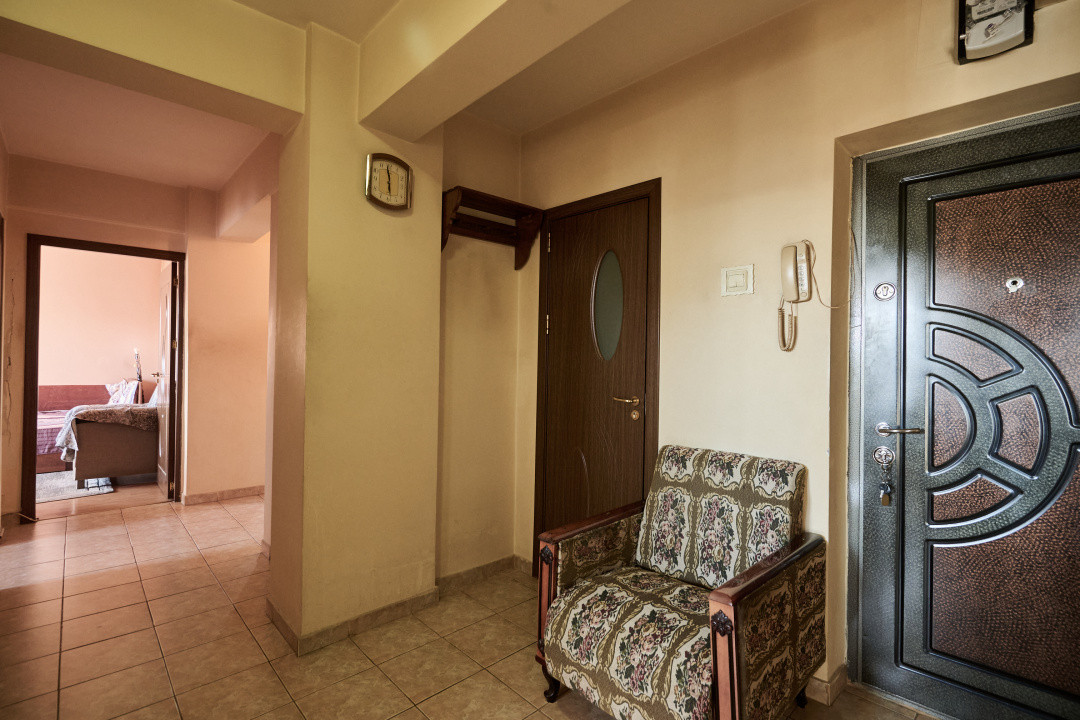 Vand/Schimb Apartament 3 camere ultracentral cu Apartament 2 camere+diferenta