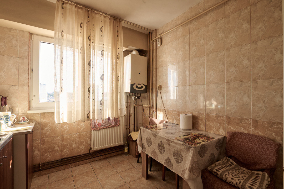 Vand/Schimb Apartament 3 camere ultracentral cu Apartament 2 camere+diferenta