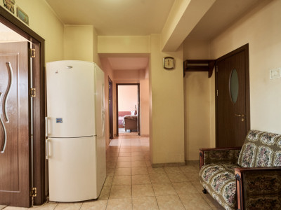 Vand/Schimb Apartament 3 camere ultracentral cu Apartament 2 camere+diferenta