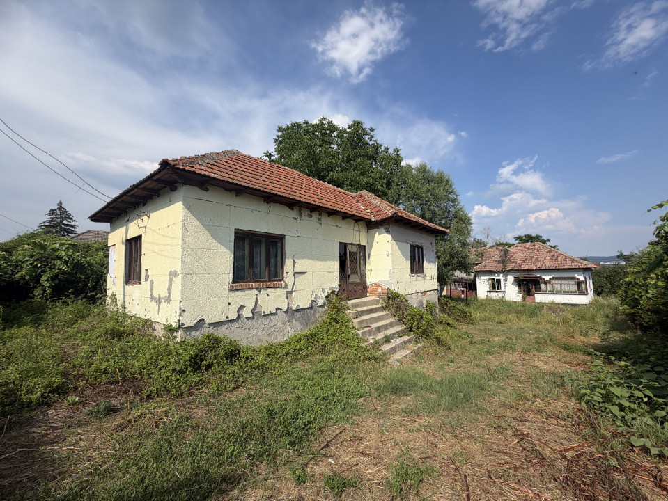 Casă bătrânească + teren 1.032 mp, Purcăreni, Argeș