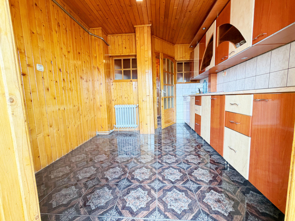 Apartament cu 3 camere decomandat + mansarda  