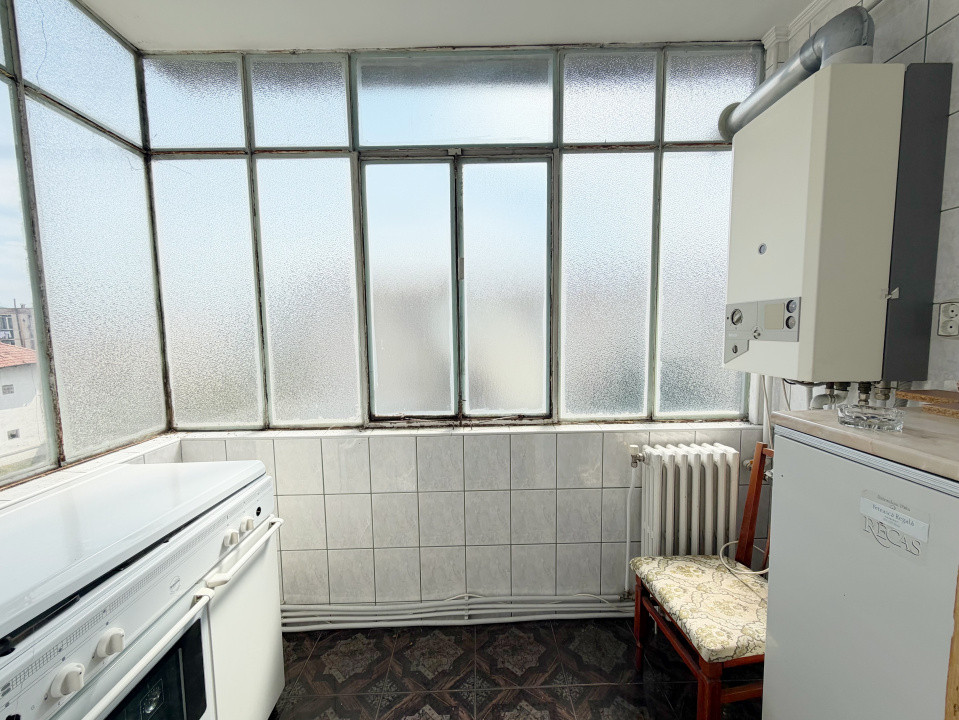 Apartament cu 3 camere decomandat + mansarda  
