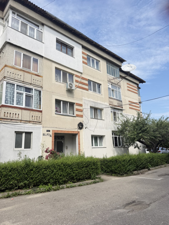 Apartament cu 3 camere decomandat + mansarda  