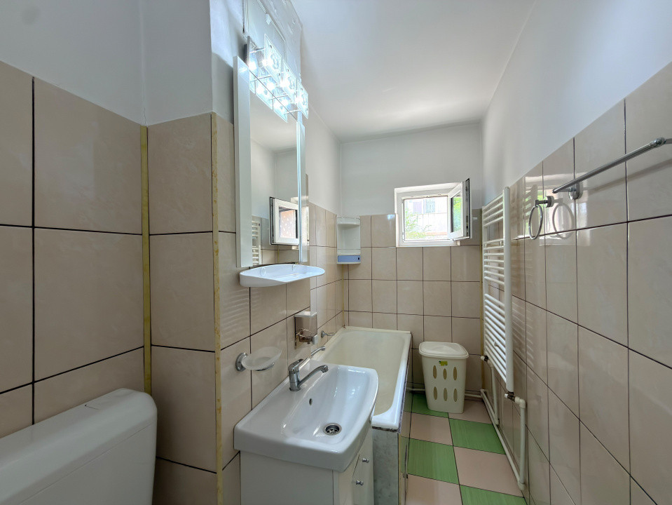 Garsoniera  decomandată Mioveni etaj 1 din 4!