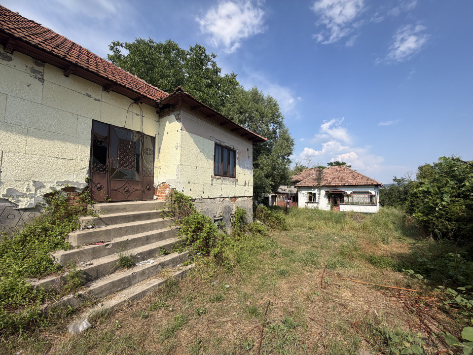 Casă bătrânească + teren 1.032 mp, Purcăreni, Argeș