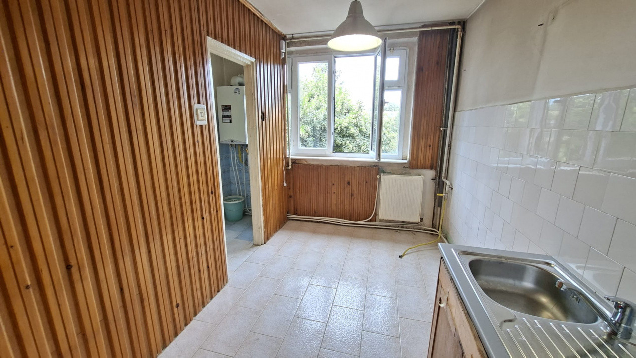 Apartament 4 camere Nord ,Etaj 3 la Poarta Scolii nr 14