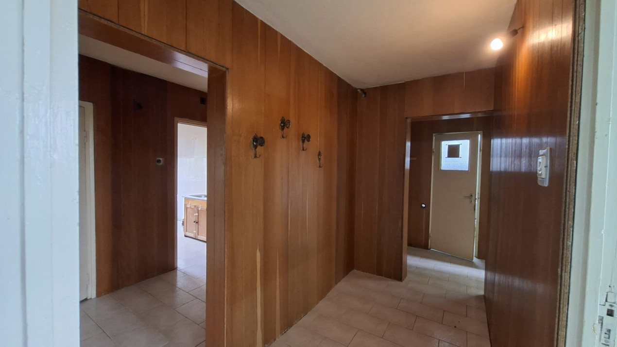Apartament 4 camere Nord ,Etaj 3 la Poarta Scolii nr 14