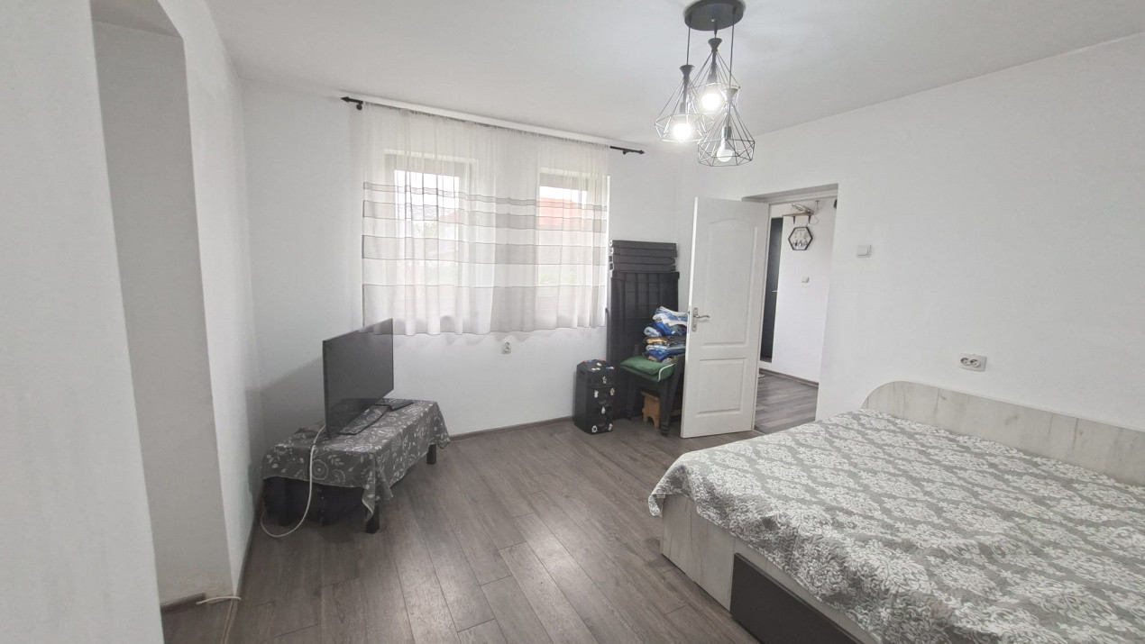 Casă complet renovată RATESTI, Tigveni – Argeș cu teren 1746 mp
