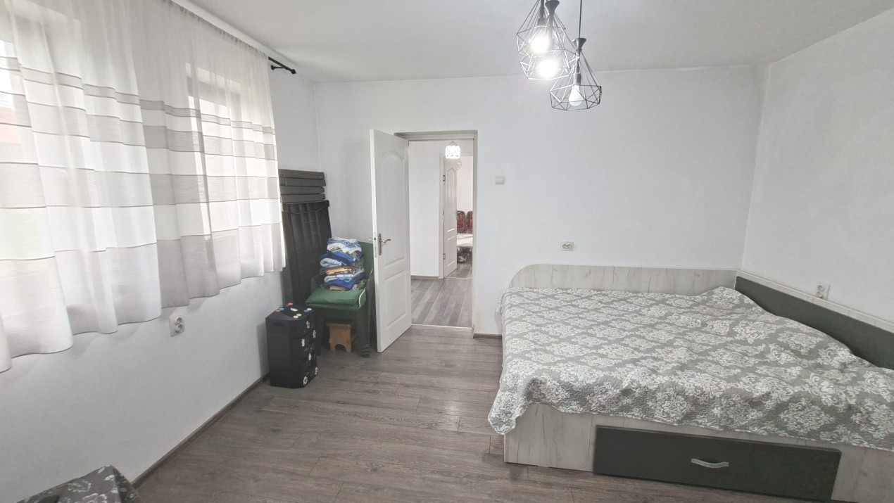 Casă complet renovată RATESTI, Tigveni – Argeș cu teren 1746 mp