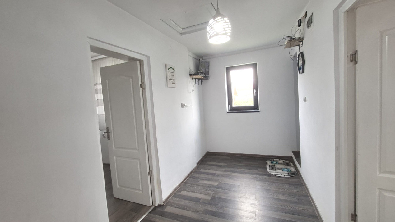 Casă complet renovată RATESTI, Tigveni – Argeș cu teren 1746 mp