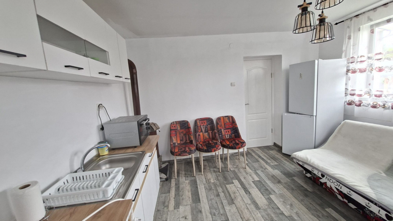 Casă complet renovată RATESTI, Tigveni – Argeș cu teren 1746 mp