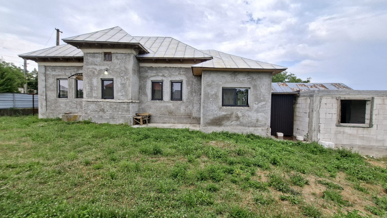 Casă complet renovată RATESTI, Tigveni – Argeș cu teren 1746 mp